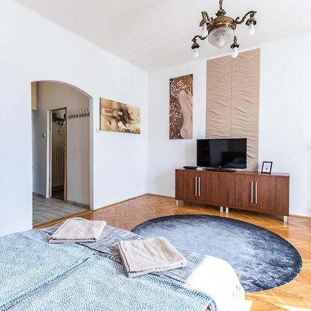 Danube Apartment Boedapest Buitenkant foto