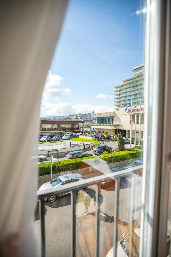 Danube Apartment Boedapest Buitenkant foto