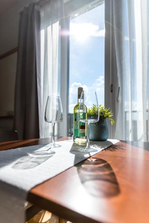 Danube Apartment Boedapest Buitenkant foto