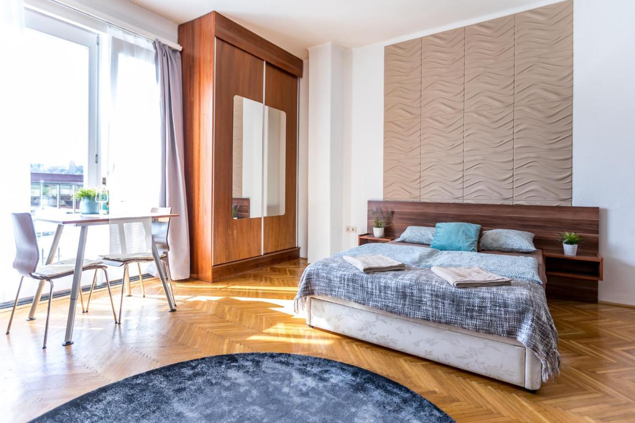 Danube Apartment Boedapest Buitenkant foto
