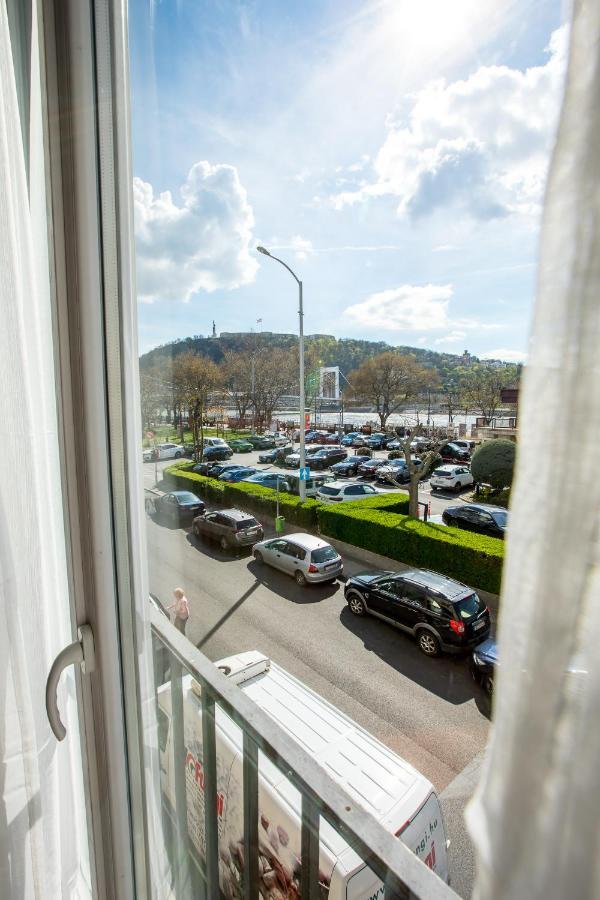 Danube Apartment Boedapest Buitenkant foto