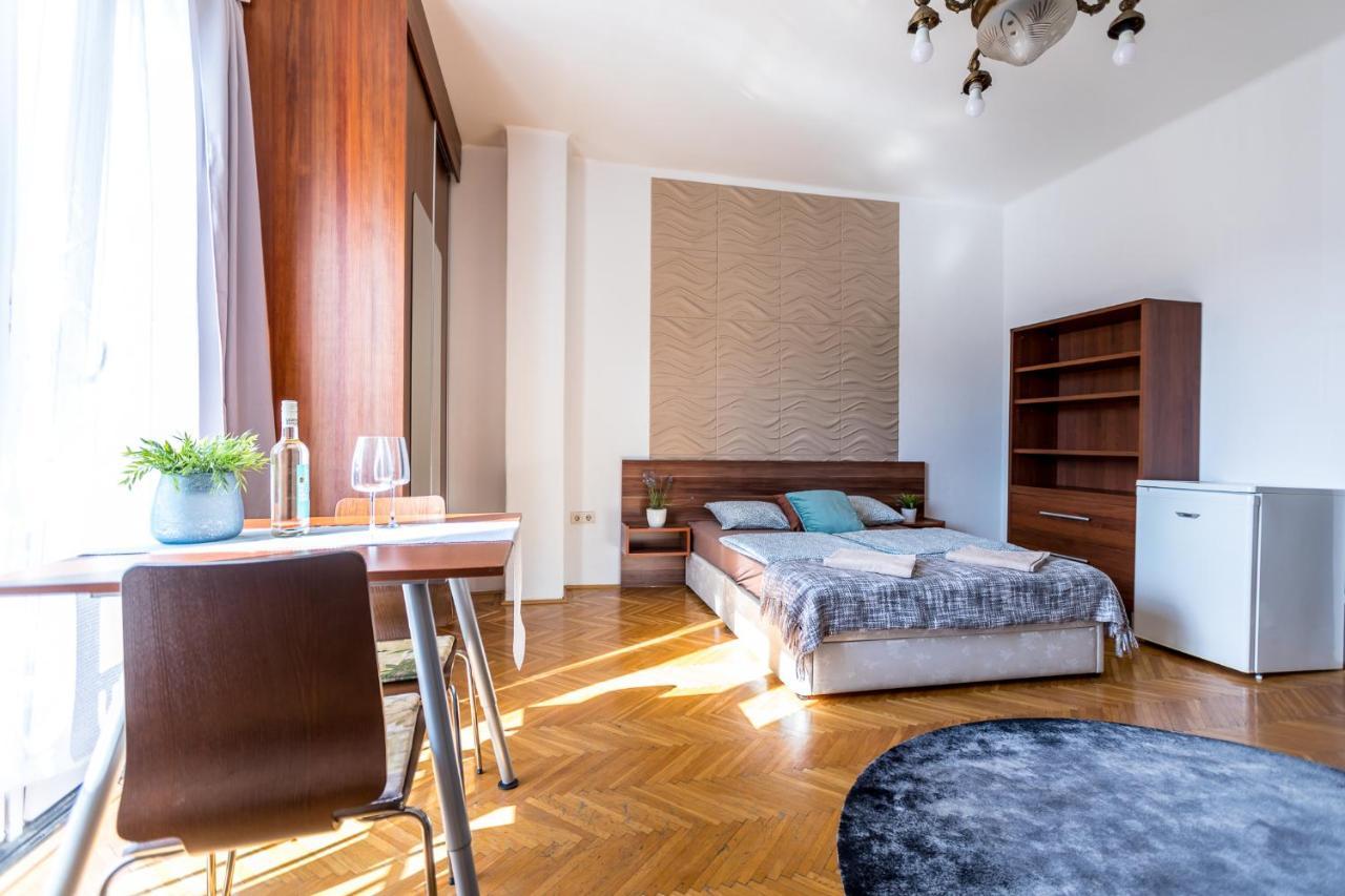 Danube Apartment Boedapest Buitenkant foto
