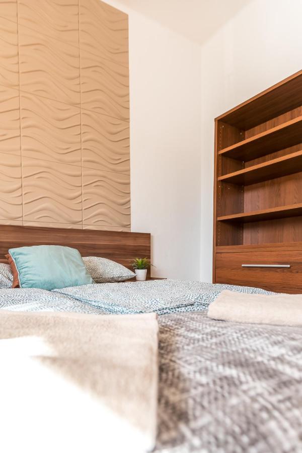 Danube Apartment Boedapest Buitenkant foto